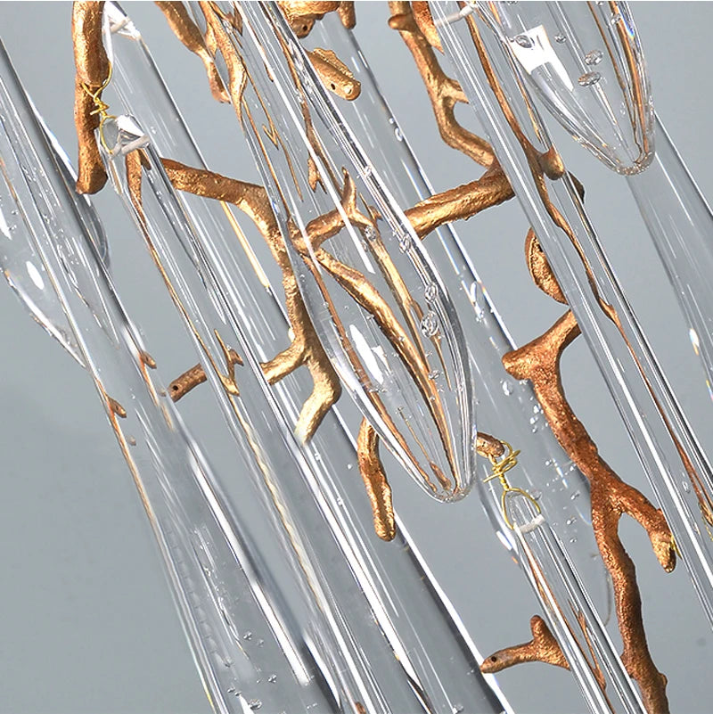 Detail: goldfarbene Zweige und Kristallstäbe