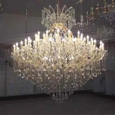 Kristall-Kronleuchter im Maria-Theresia-Stil mit 4 Etagen, Ø 160 cm, Höhe 170 cm, eingeschaltet