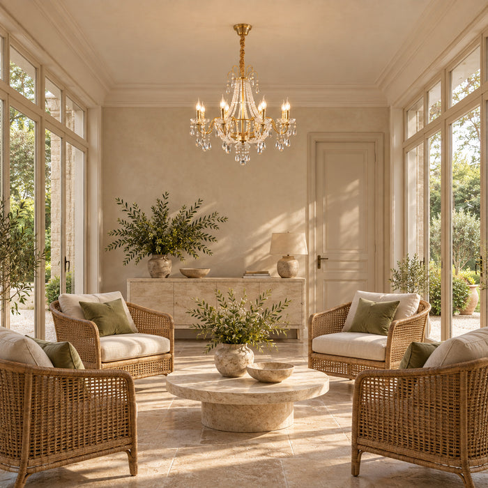 Kerzen-Kronleuchter mit Perlenketten und Kristalltropfen für Wohnzimmer und Esszimmer – Wintergarten (Raumvisualisierung, Referenzausführung 8 Kerzen · Ø 78 × 62 cm)